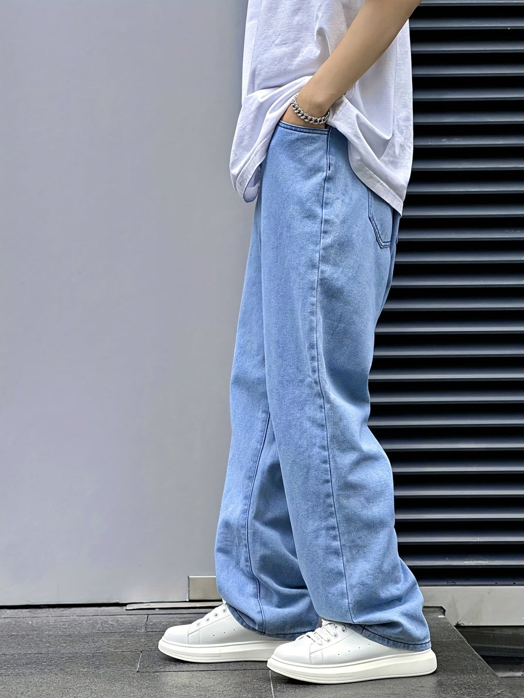 Men's Relaxed Wide-Leg Jeans