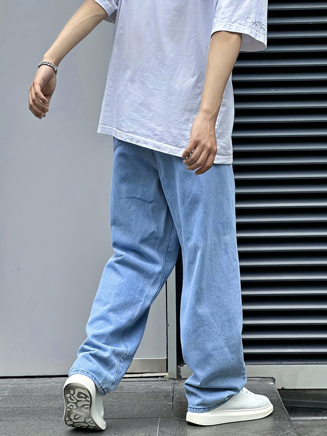 Men's Relaxed Wide-Leg Jeans