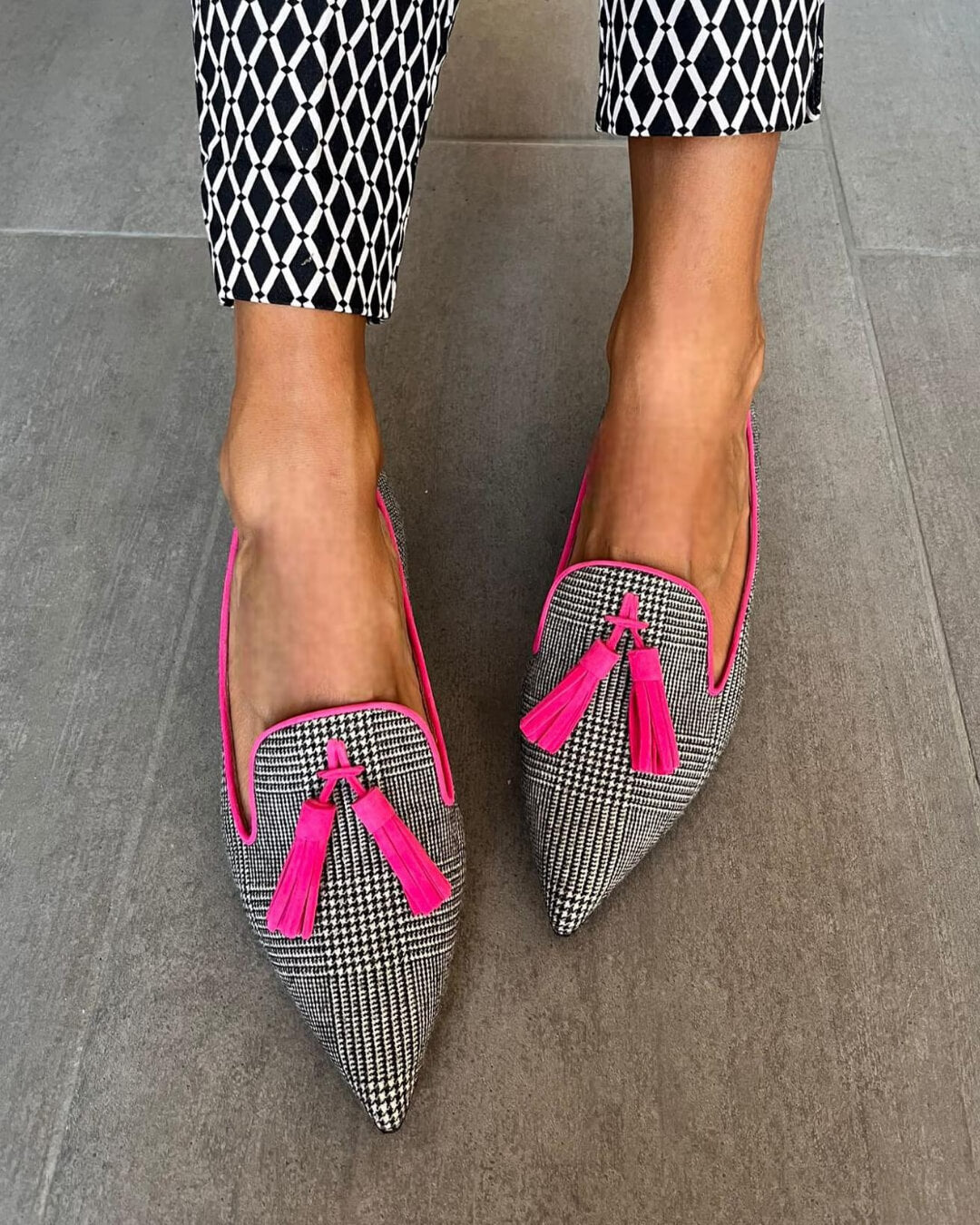 Fluo Fringes Pointed Loafers, Elegant Fit