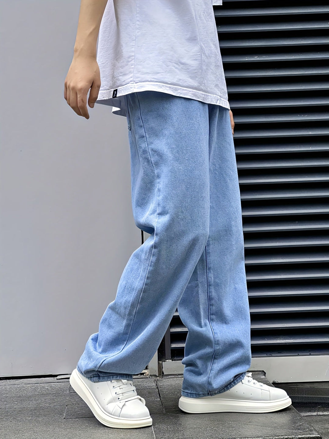 Men's Relaxed Wide-Leg Jeans