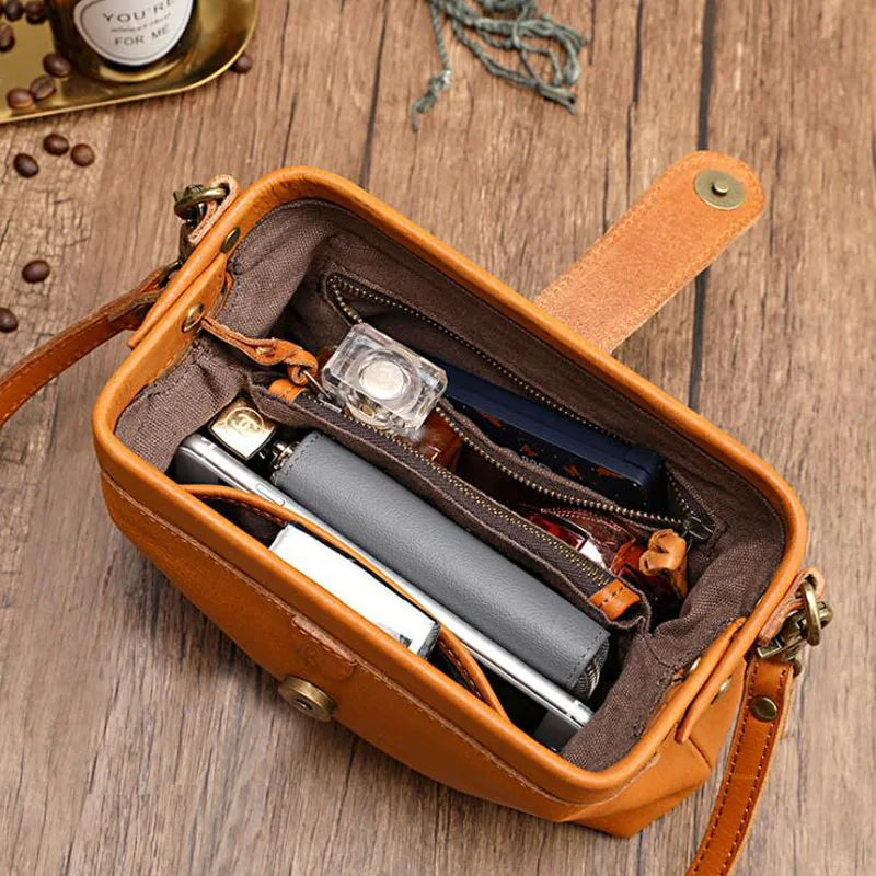 Minimalist Shoulder bag, Classic Style