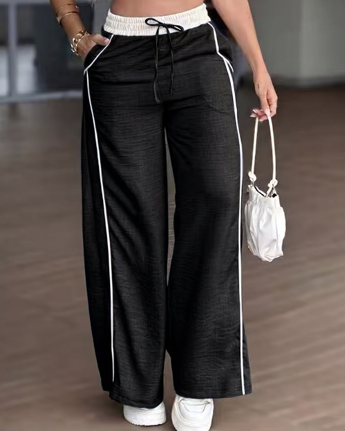 Women's High-Waist Textured Casual Wide-Leg Trousers – detail