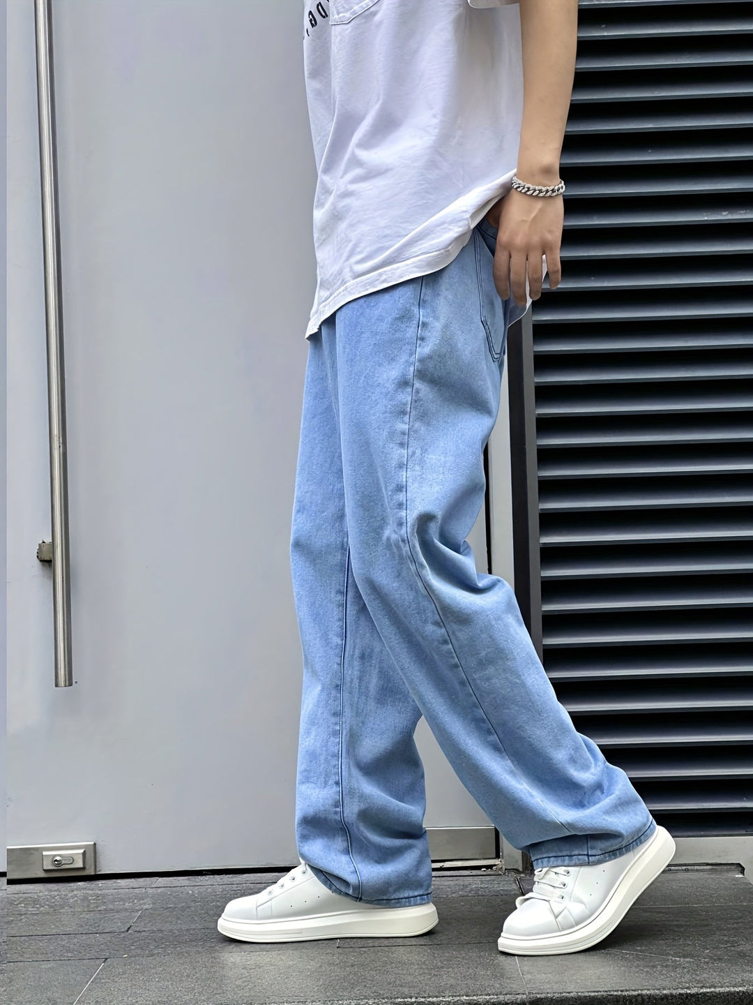 Men's Relaxed Wide-Leg Jeans