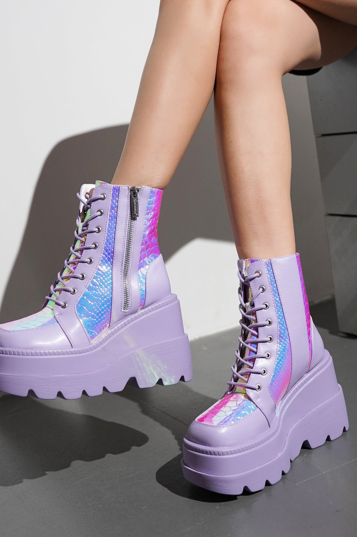 Women's Faux Leather Platform Buckle Side-Zip Ankle Boots – Lilac
